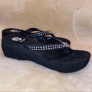 YELLOWBOX - Riley - black wedge foam flip flops